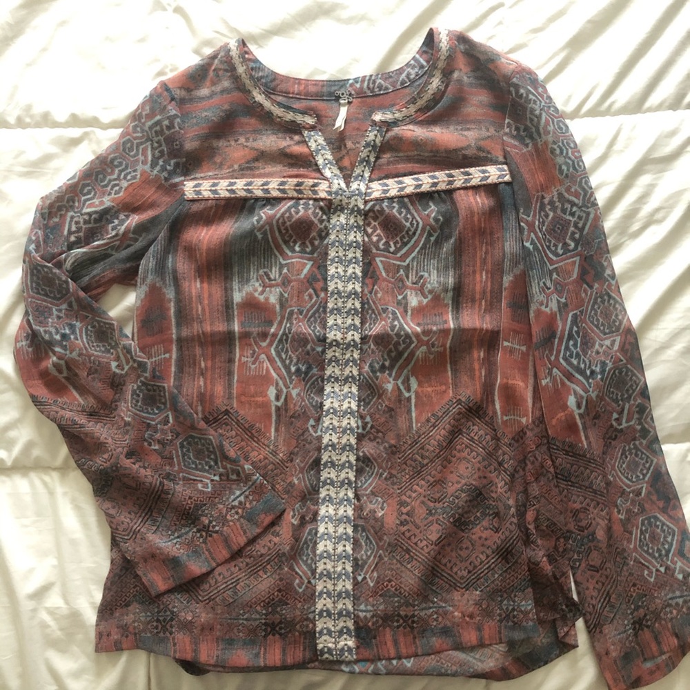 ⭐️2/$10⭐️ BKE Printed Top